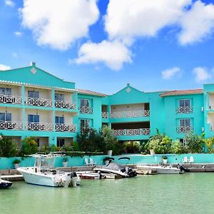 Ocean Breeze Boutique Hotel & Marina